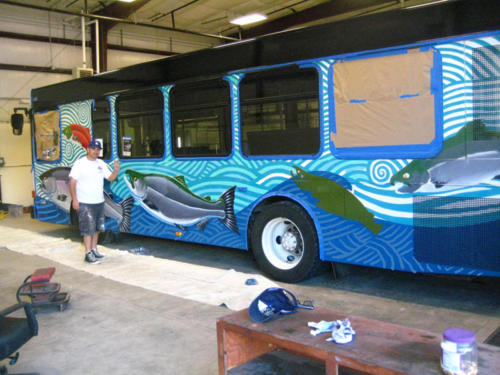 Memo working on the bus